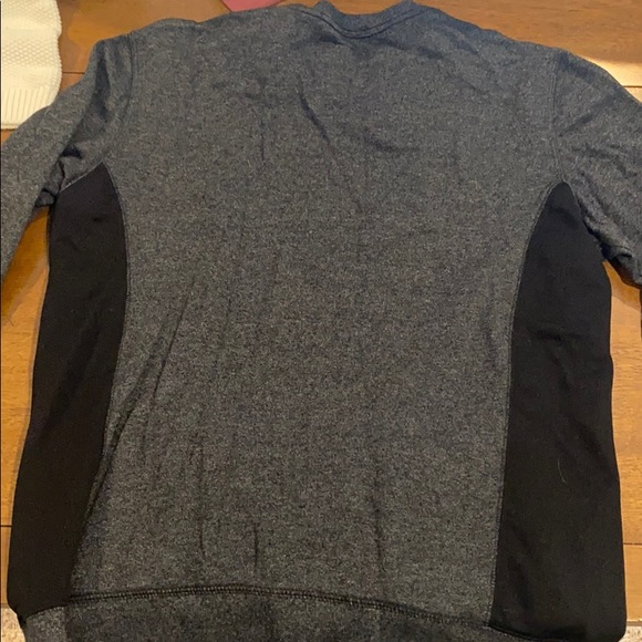 Men’s ON THE BAYAS sweater SIZE MEDIUM. - Picture 4 of 4